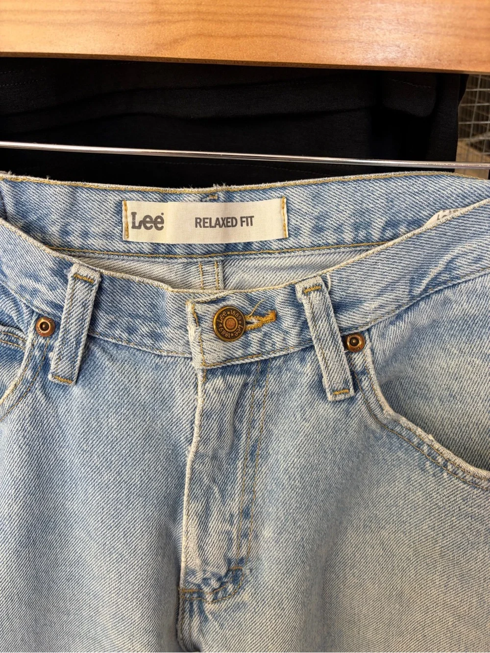 Lee Light Blue Straight Leg Jeans with Back Pocket Detail 32 X 32 - Picture 4 of 7
